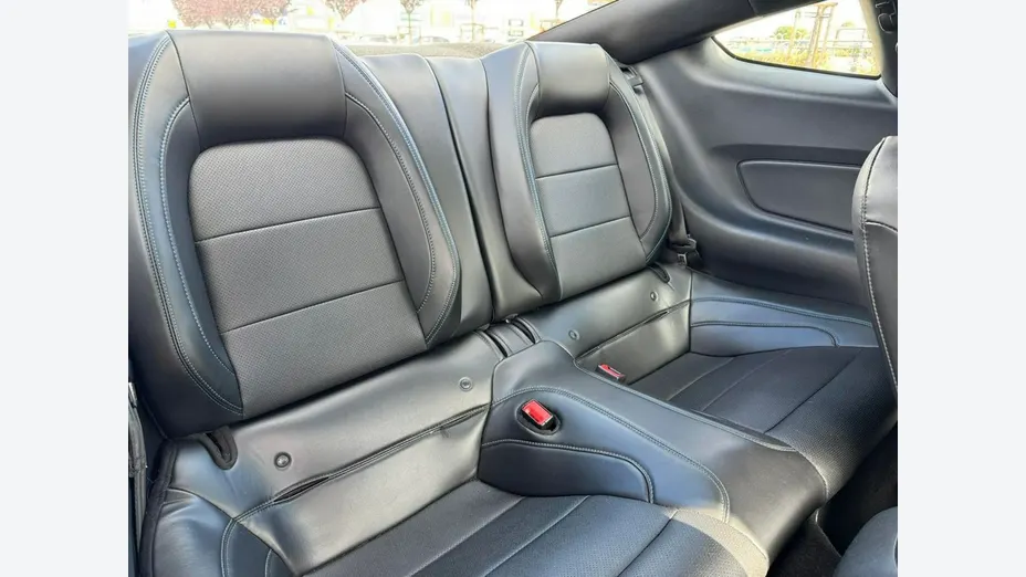 FORD Mustang -