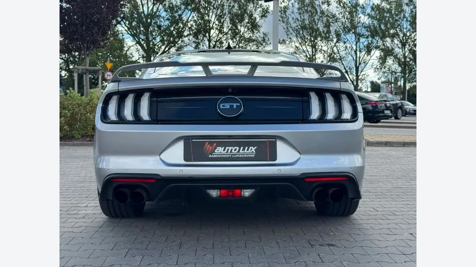FORD Mustang -