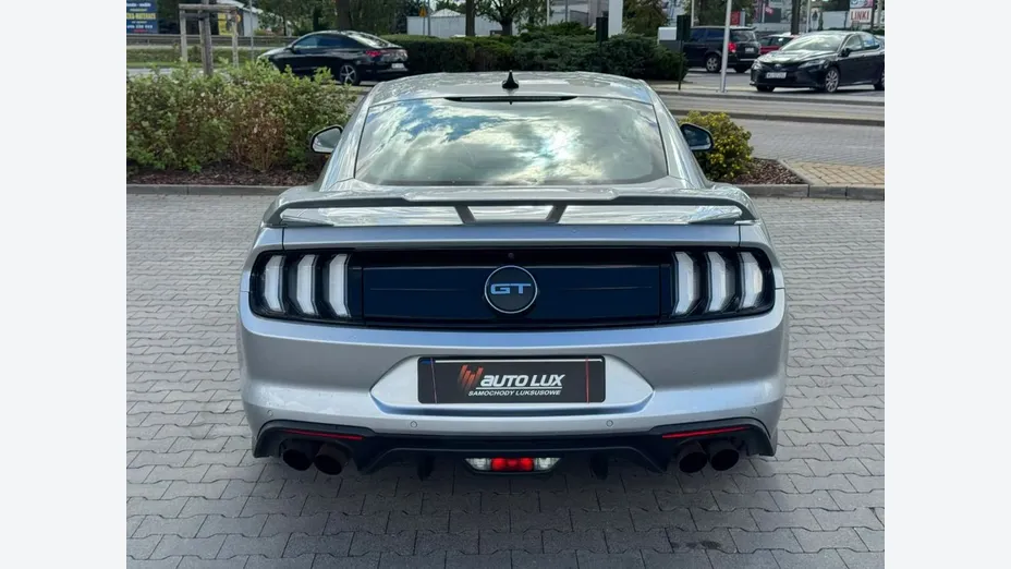 FORD Mustang -