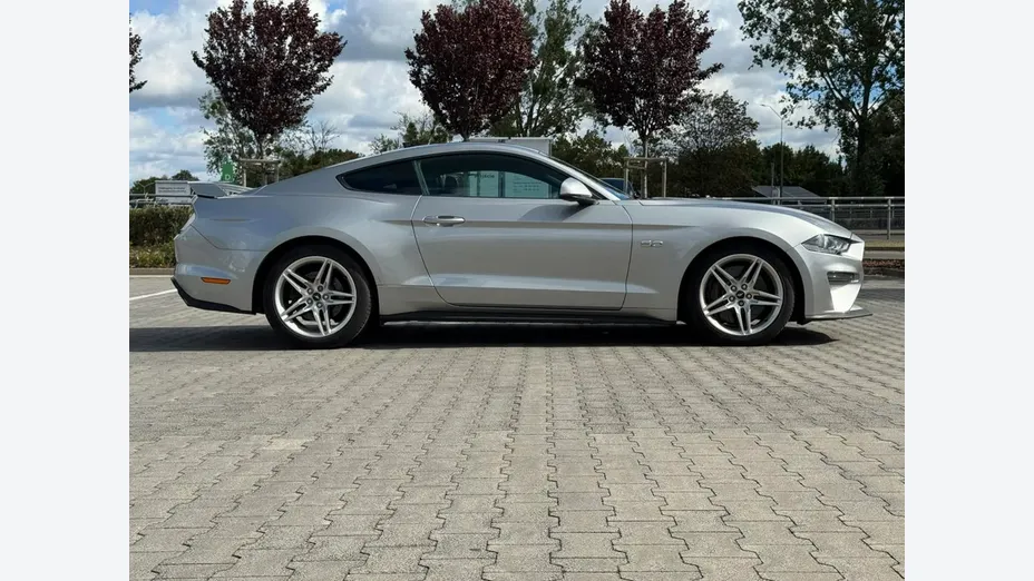 FORD Mustang -