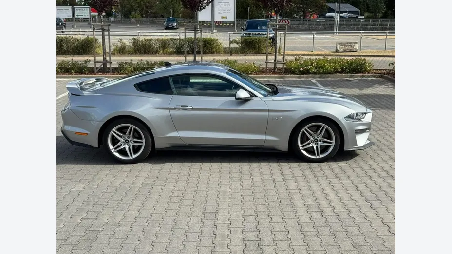 FORD Mustang -