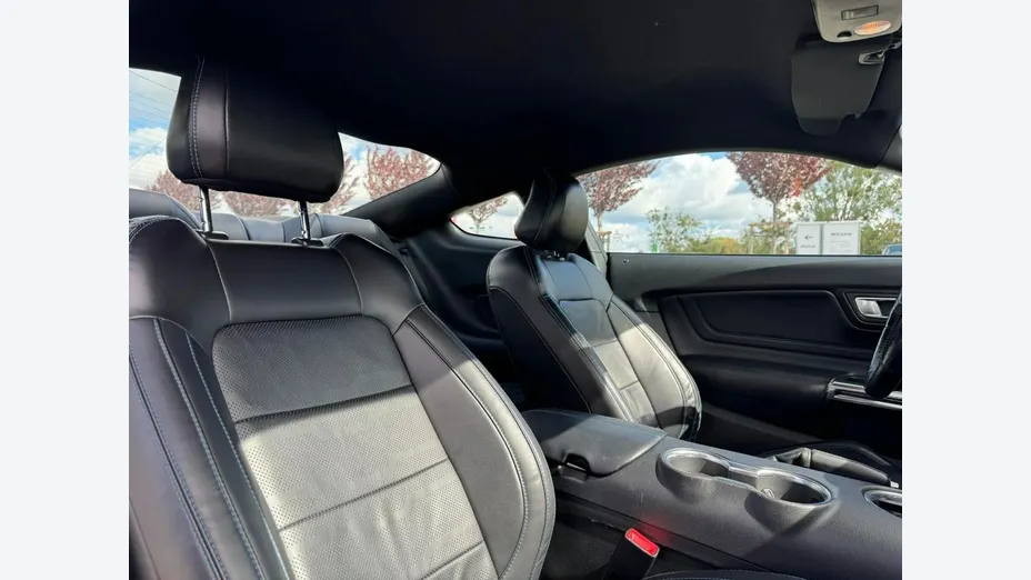 FORD Mustang -