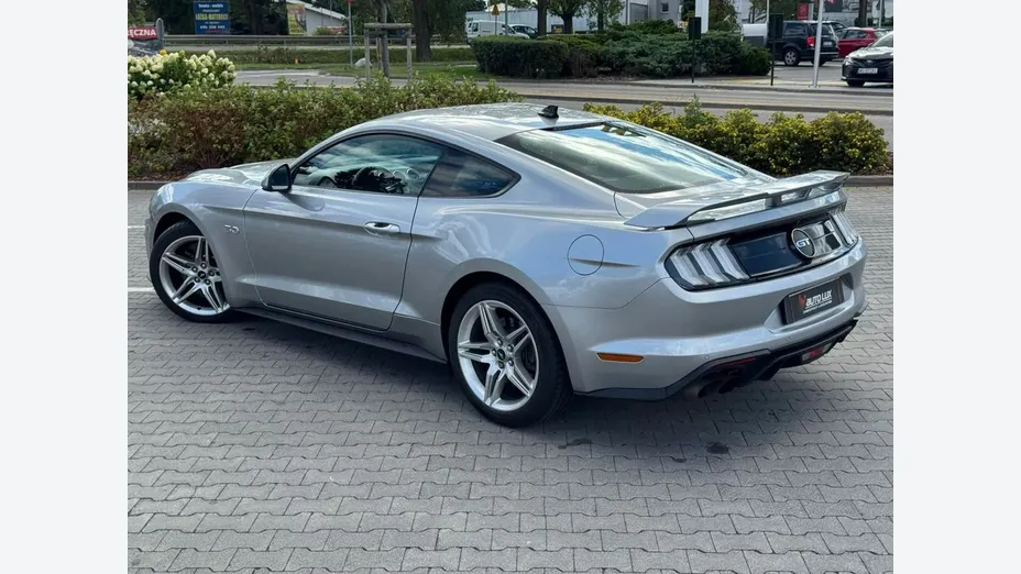 FORD Mustang -