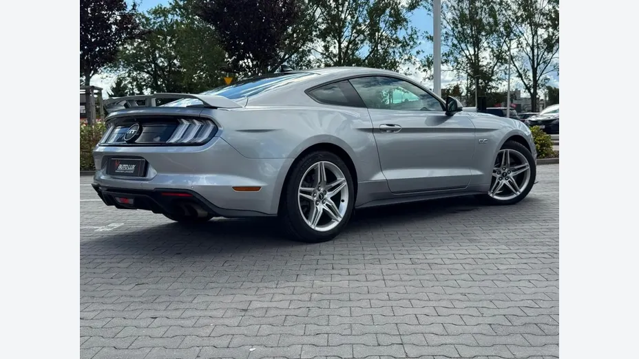 FORD Mustang -