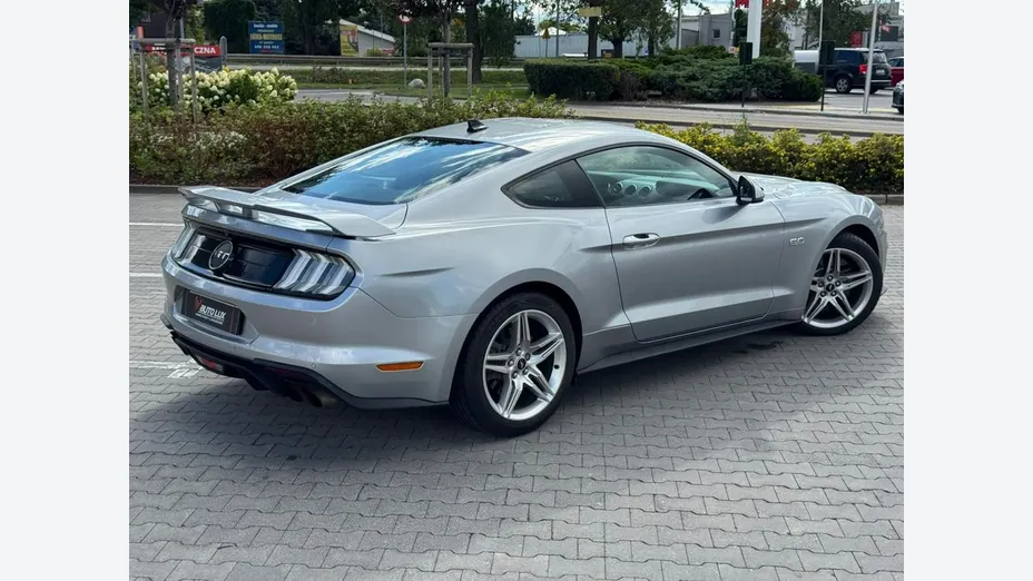 FORD Mustang -