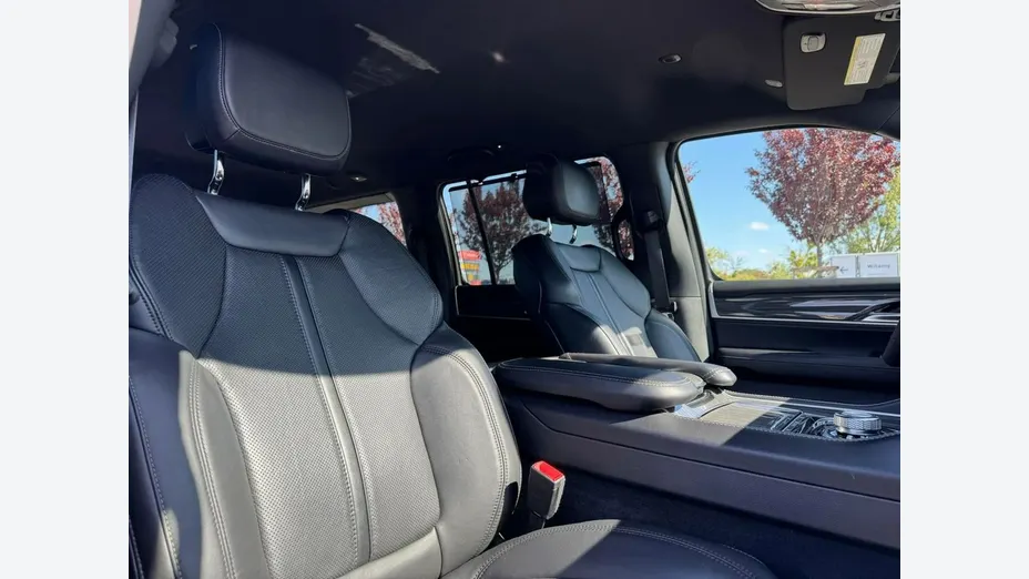 JEEP Wagoneer -