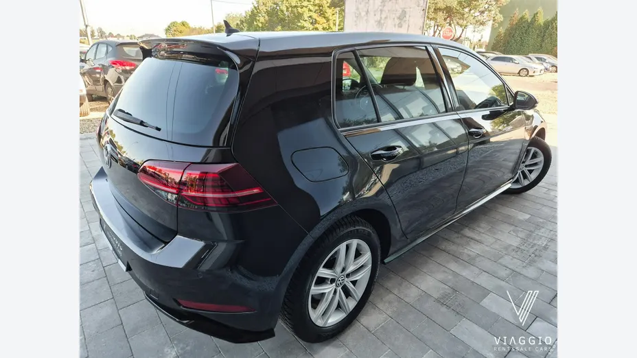 VOLKSWAGEN Golf -