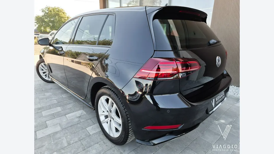 VOLKSWAGEN Golf -