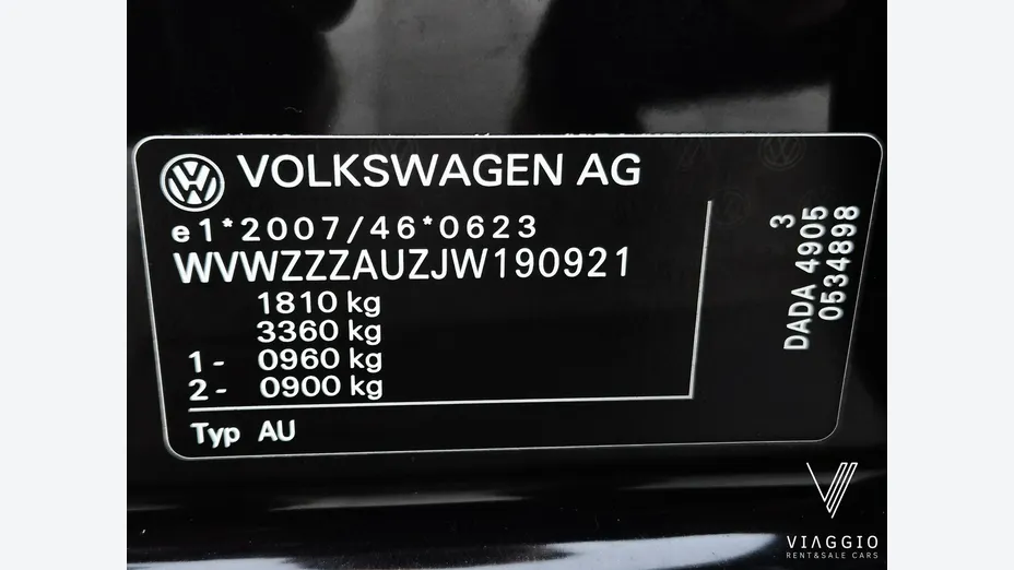 VOLKSWAGEN Golf -