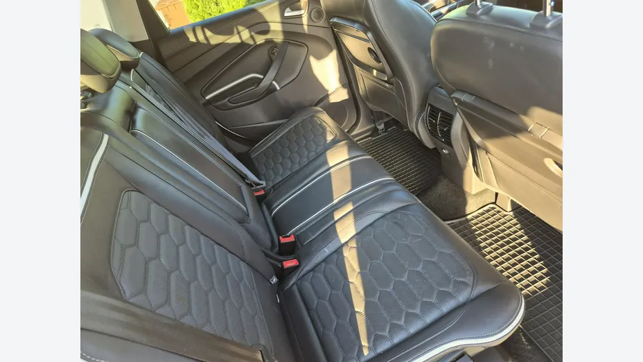 FORD Kuga -