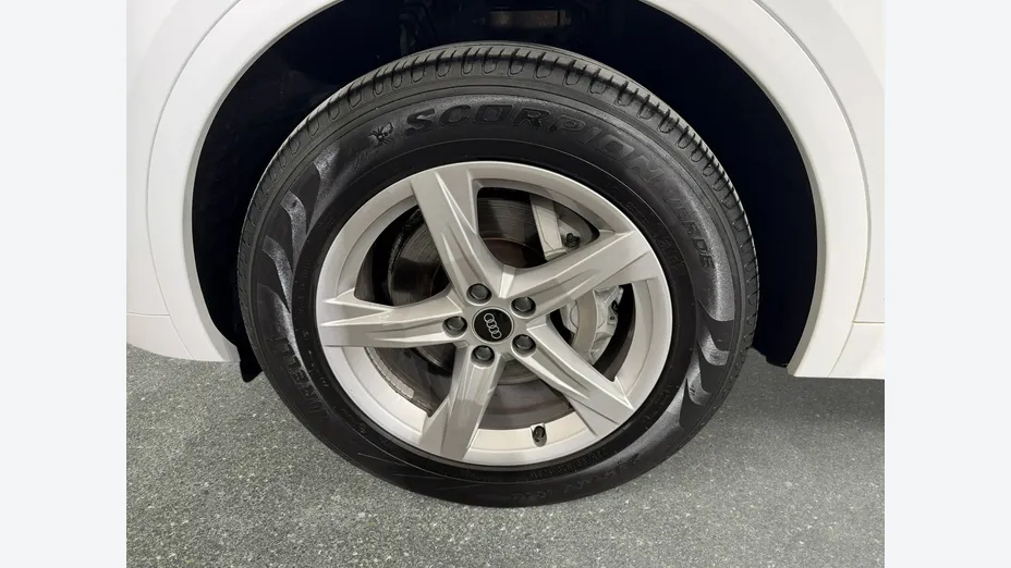 AUDI Q5 -
