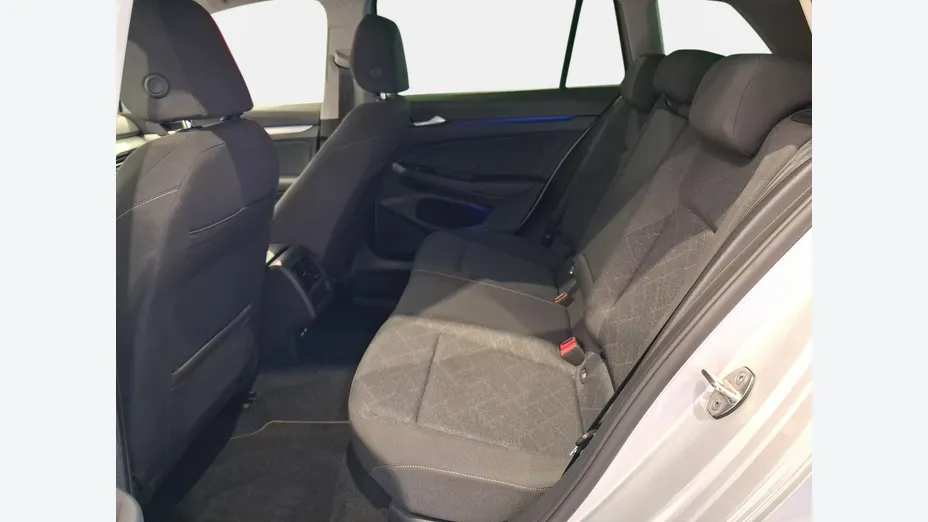 VOLKSWAGEN Golf -