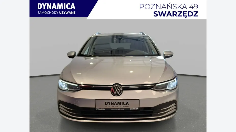 VOLKSWAGEN Golf -