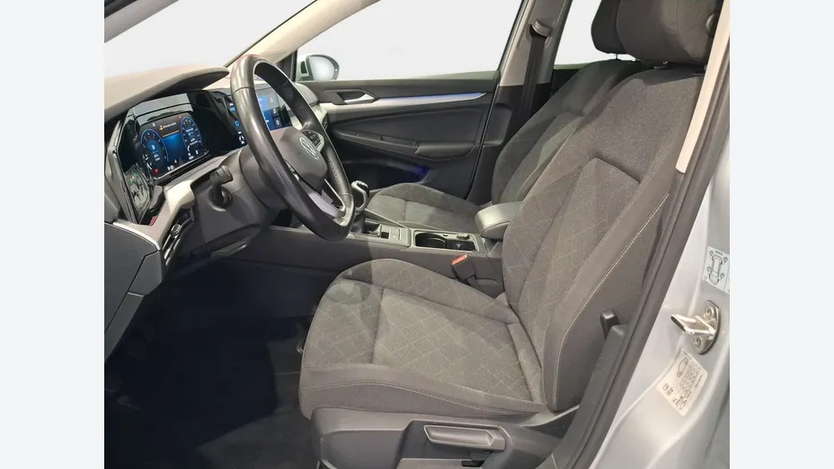 VOLKSWAGEN Golf -