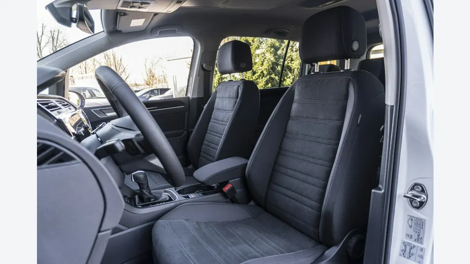 VOLKSWAGEN Touran -