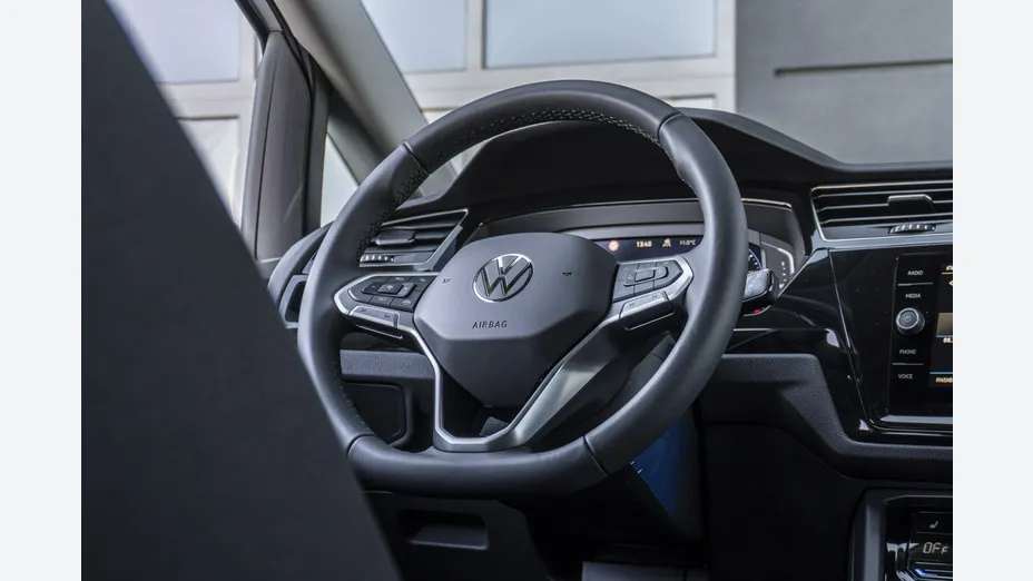 VOLKSWAGEN Touran -