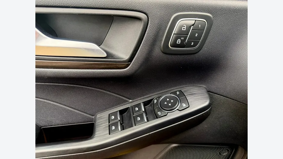 FORD Kuga -