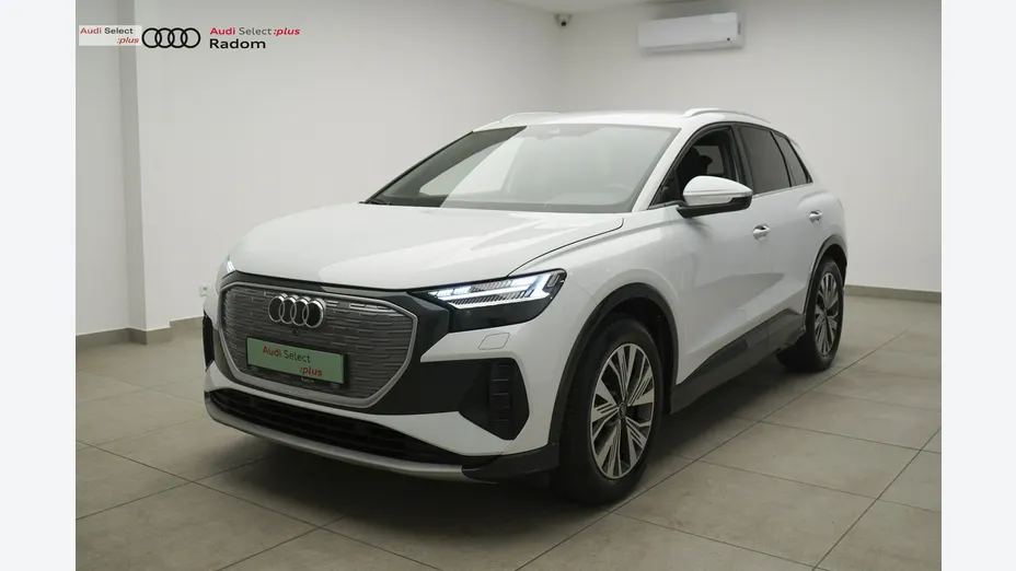 AUDI Q4 -