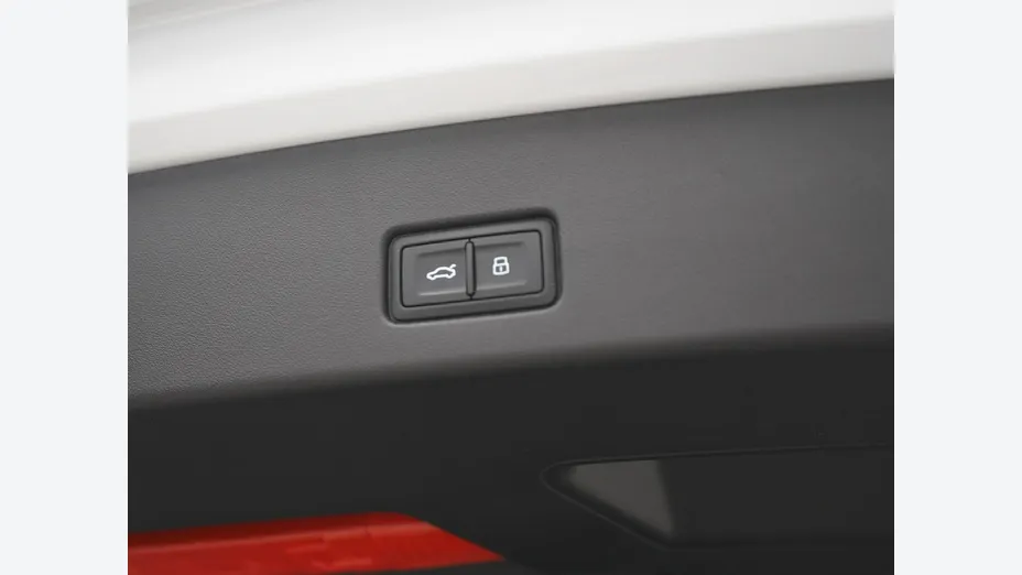 AUDI Q4 -