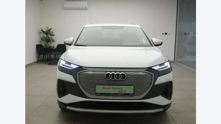 AUDI Q4 -