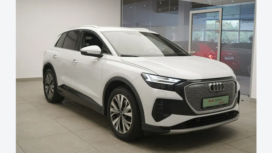 AUDI Q4 -