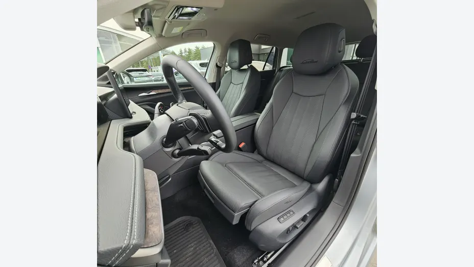 SKODA Superb -
