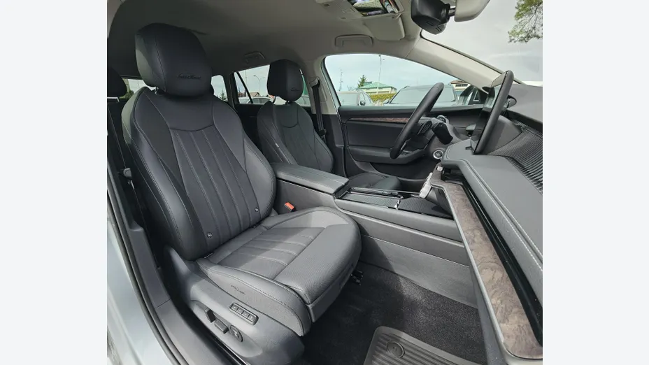 SKODA Superb -