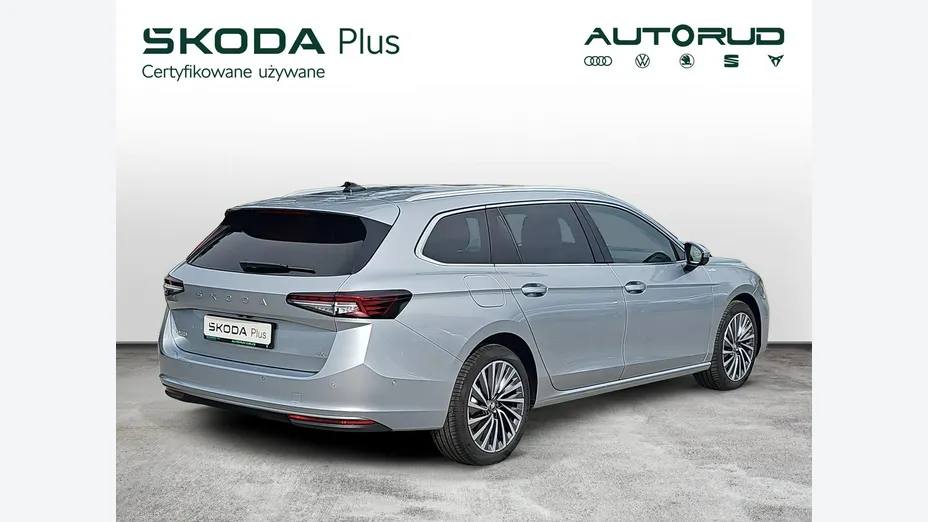 SKODA Superb -