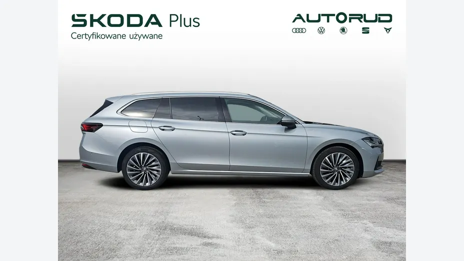 SKODA Superb -