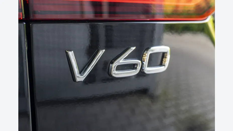VOLVO V60 -