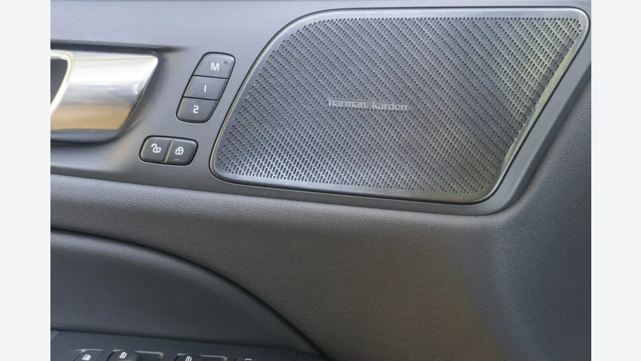 VOLVO V60 -