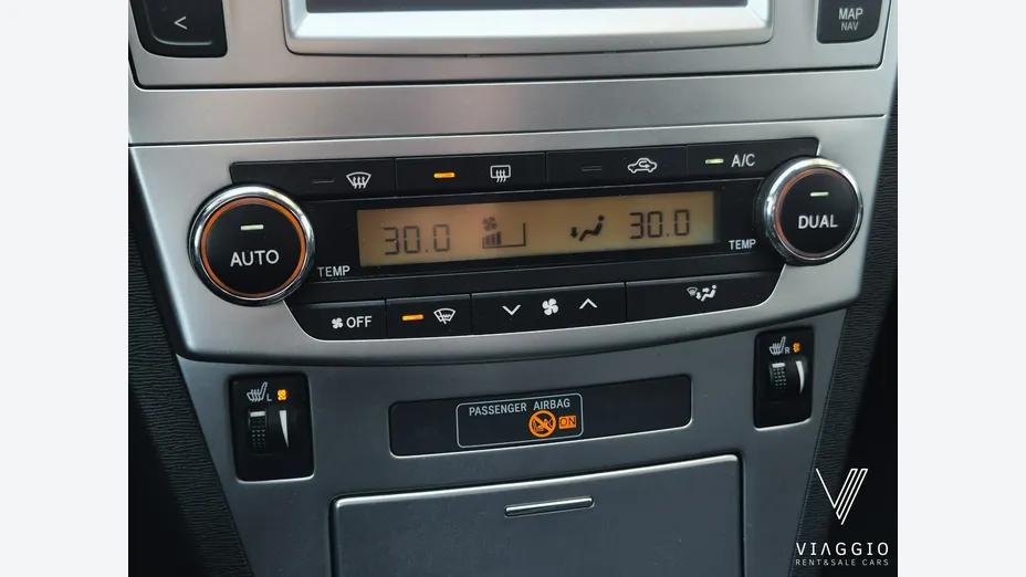 TOYOTA Avensis -