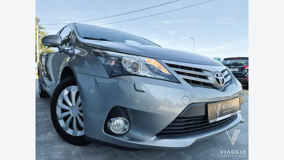 TOYOTA Avensis -