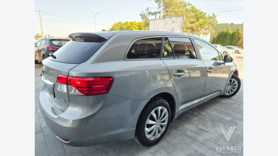 TOYOTA Avensis -