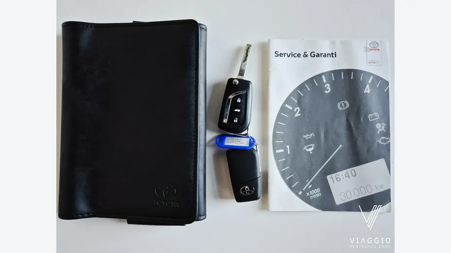 TOYOTA Avensis -