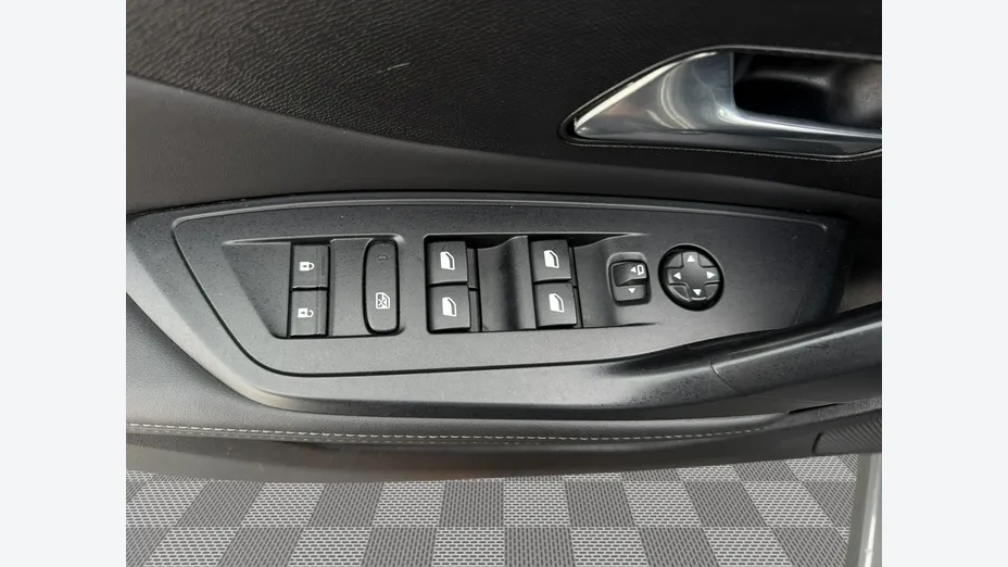 PEUGEOT 308 -