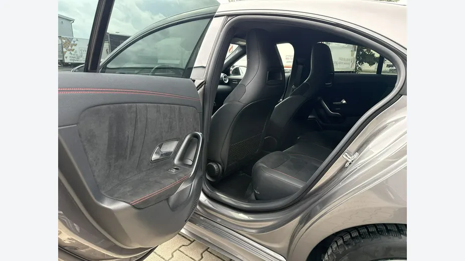 MERCEDES-BENZ CLA -