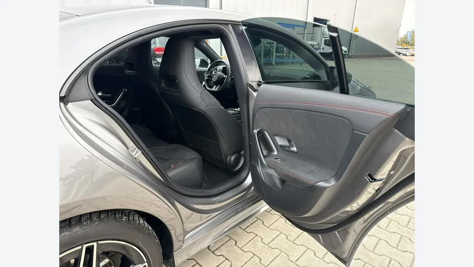MERCEDES-BENZ CLA -