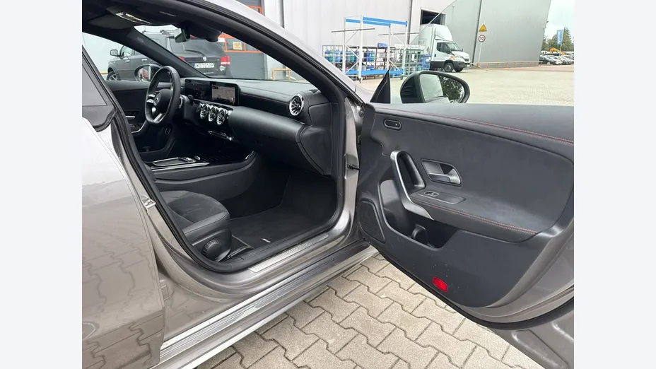 MERCEDES-BENZ CLA -