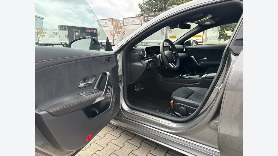 MERCEDES-BENZ CLA -