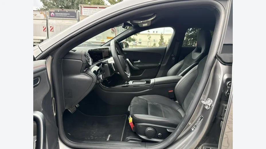MERCEDES-BENZ CLA -
