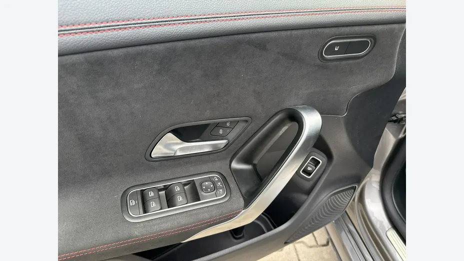 MERCEDES-BENZ CLA -