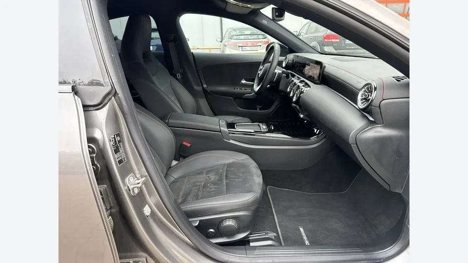 MERCEDES-BENZ CLA -