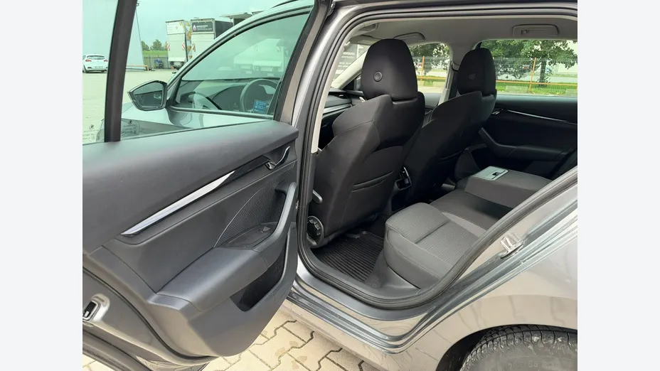 SKODA Octavia -
