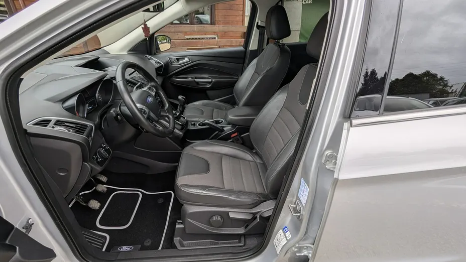 FORD Kuga -