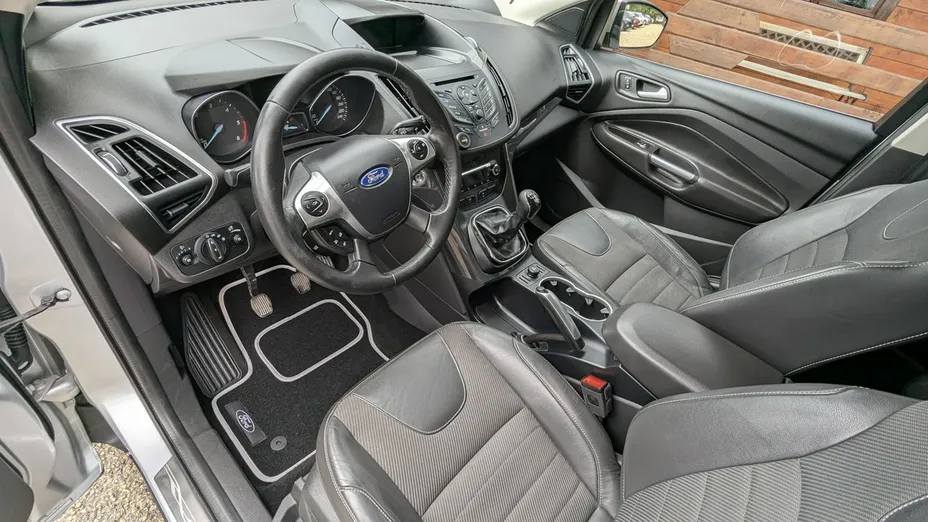 FORD Kuga -
