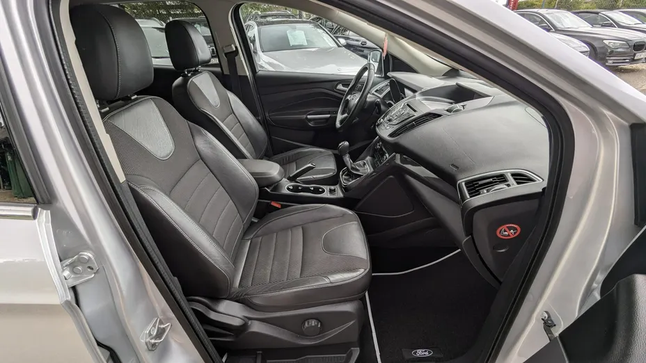 FORD Kuga -