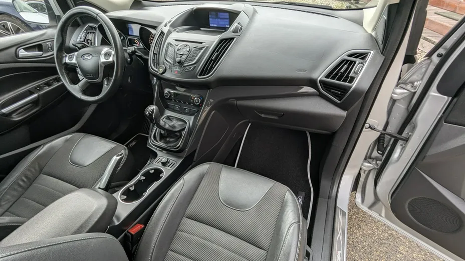 FORD Kuga -