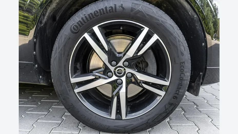 VOLVO XC60 -