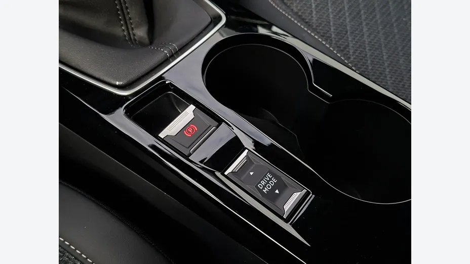 PEUGEOT 208 -
